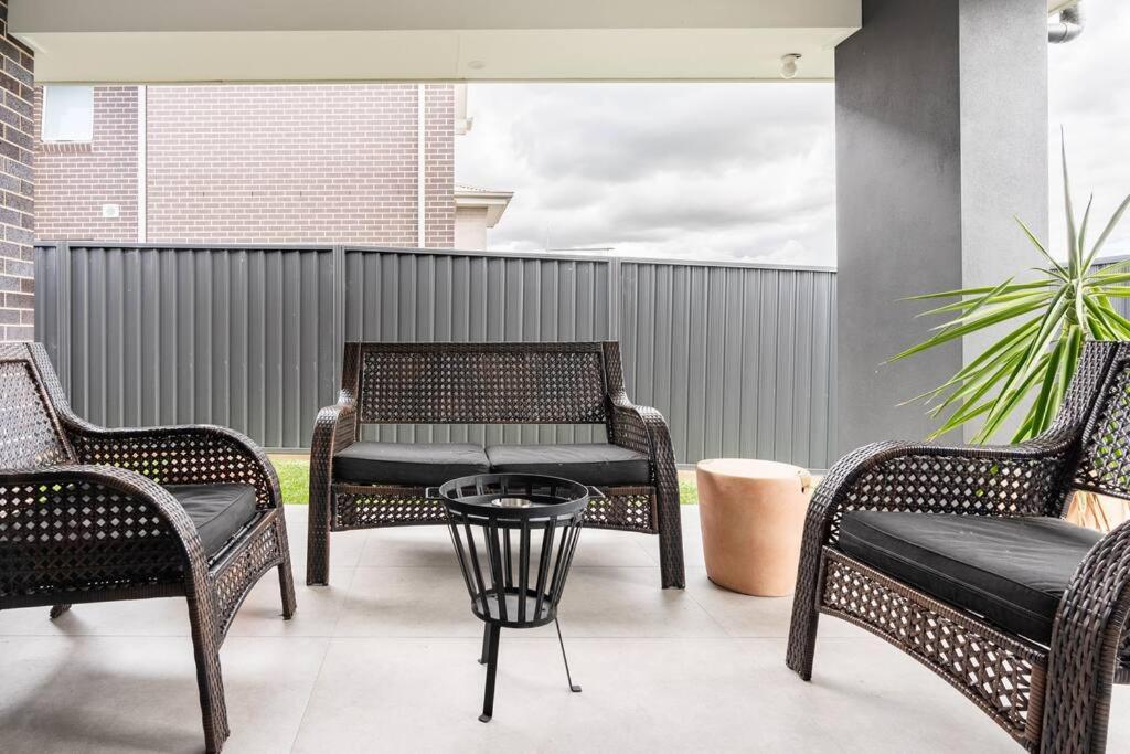 Neat 4 Bedroom In Catherine Fields Narellan Exterior foto